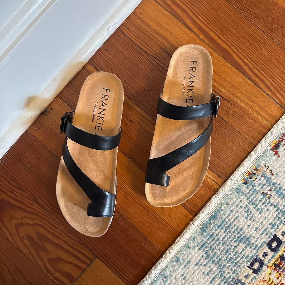 FRANKIE4 Shelly II Sandals in Black